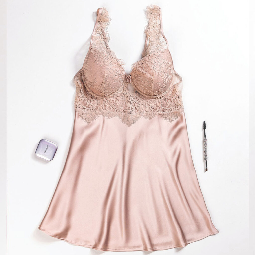 بيبي دول ساتان ناعم بتصميم أنيق وجذاب يمنحك راحة ولمسة فاخرة