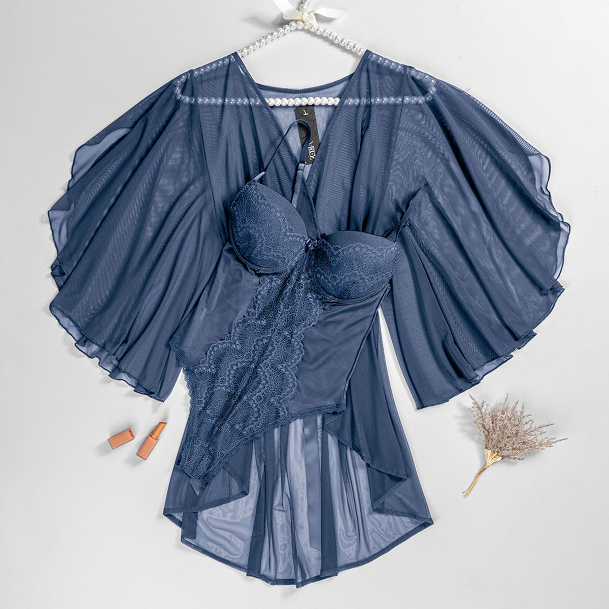 طقم قطعتين شيفون فاخر بقماش خفيف وانسيابي، تصميم أنثوي أنيق يمنحك إطلالة جذابة ومريحة